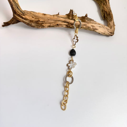 elegant armband med äkta sten labradorit med blommor i guld