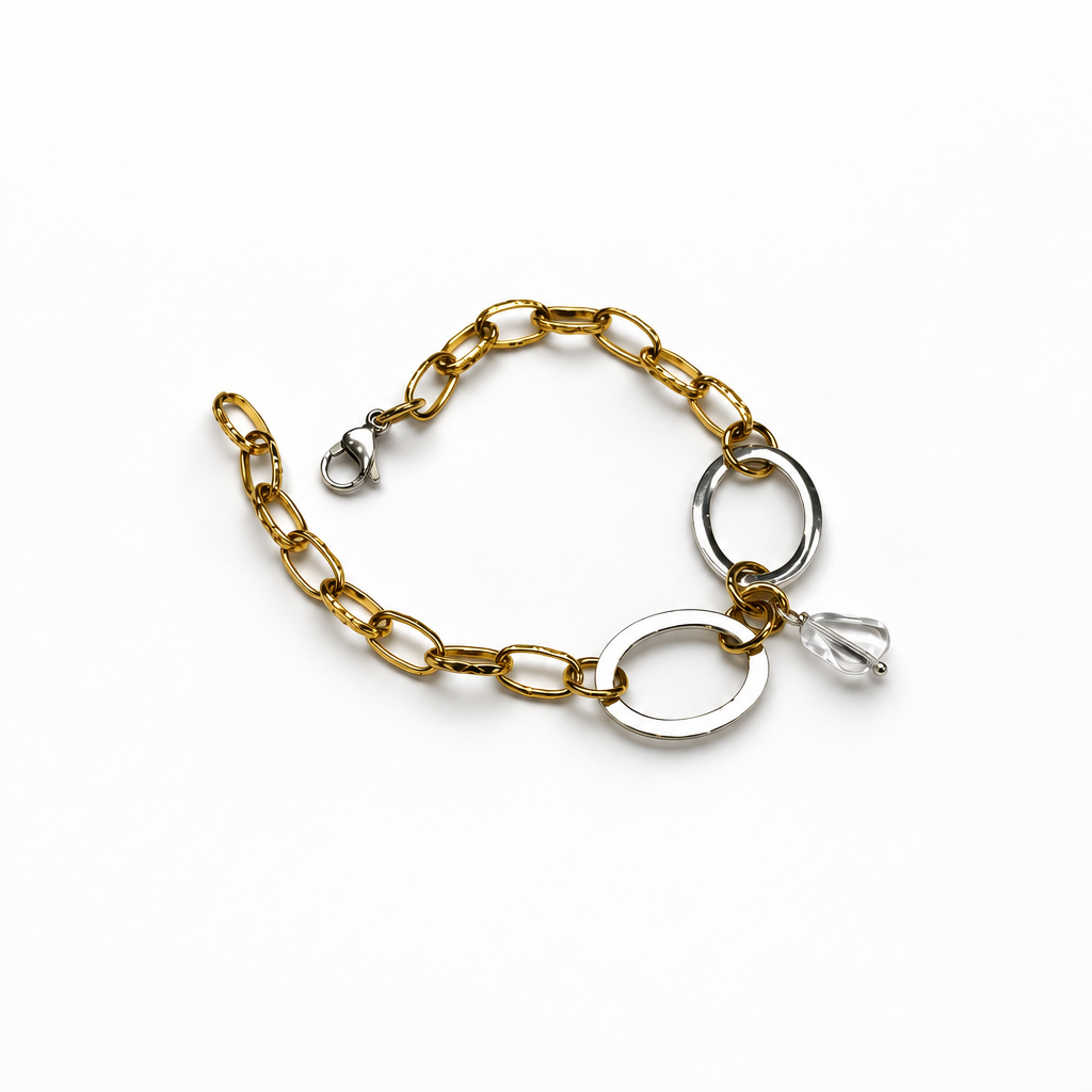 Armbandet i fyrkantigt format med vit bakgrund och mjuka skuggor i Elegance-stil