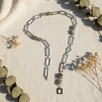 Elegance Raw Labradorit Halsband – miljöbild