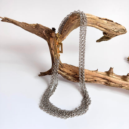 statement halsband med sex stycken kedjor med guld lås