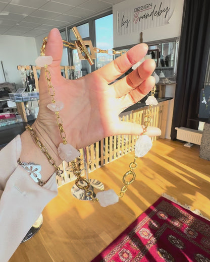 Raw Elegance - Halsband rå bergkristall o guld