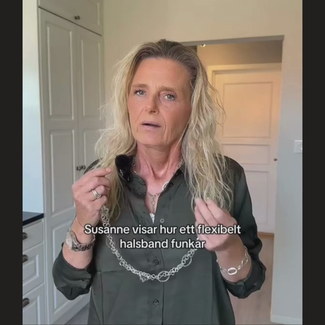 Ladda video: i denna video visar jag ett halsband hur du kan ändra det från kort till långt halsband.