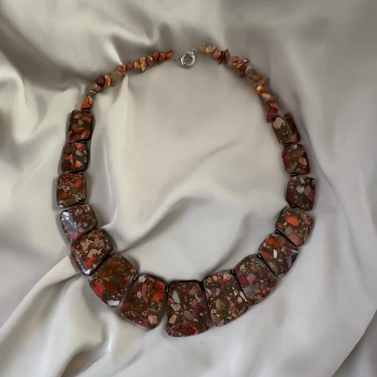 video om Halsband Orange Jaspis Sterling Silver - Exklusivt - 52cm - Orange design by brandeby