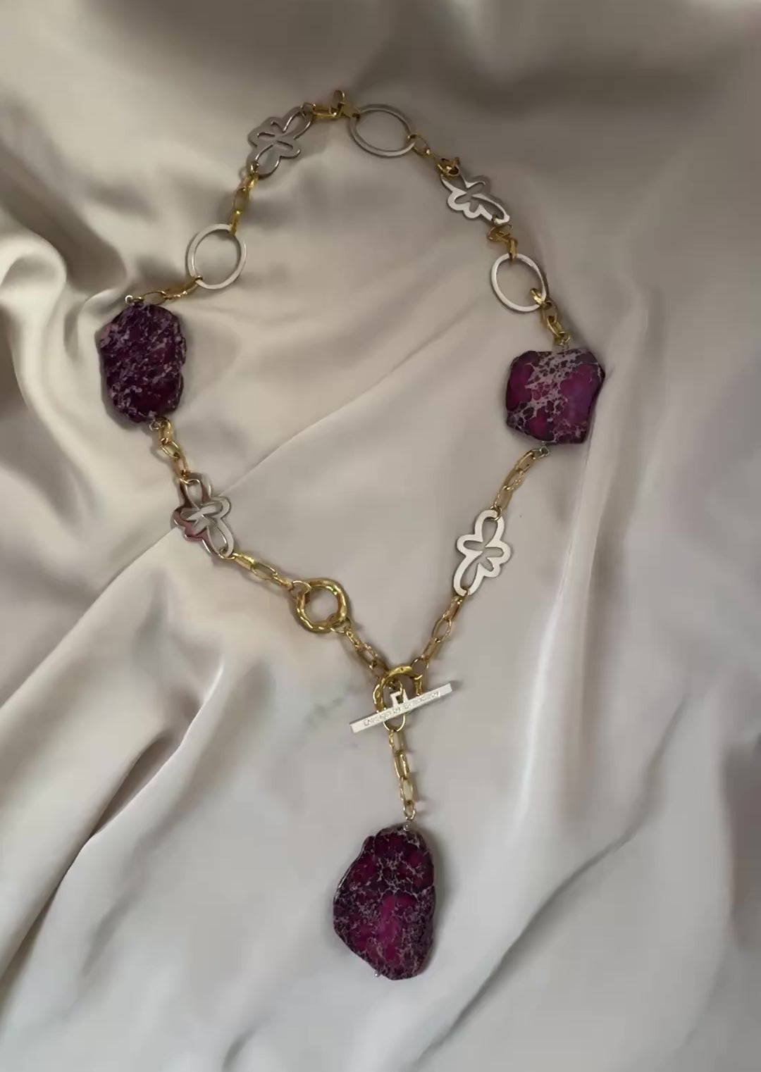 video på Halsband Lila Jasper - Silver guld - 80 cm - limited edition - Design by Brandeby