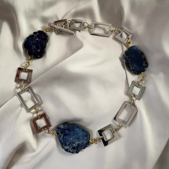 video på Kort Halsband - Blå Jasper Silver guld - 52 cm - Limited edition - Design by Brandeby