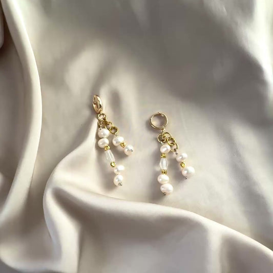 video på Gracefull Örhängen - Sötvattenspärlor Bergkristall Guld Sverige - designbybrandeby