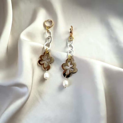 video på Gold Flower Örhängen – Handgjorda Guldörhängen i Svensk Design | Design by Brandeby