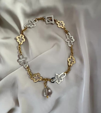 video på Halsband Silver 18K Guldpläterat - Blommor - kedja - 53cm - Silver Guld - design by brandeby