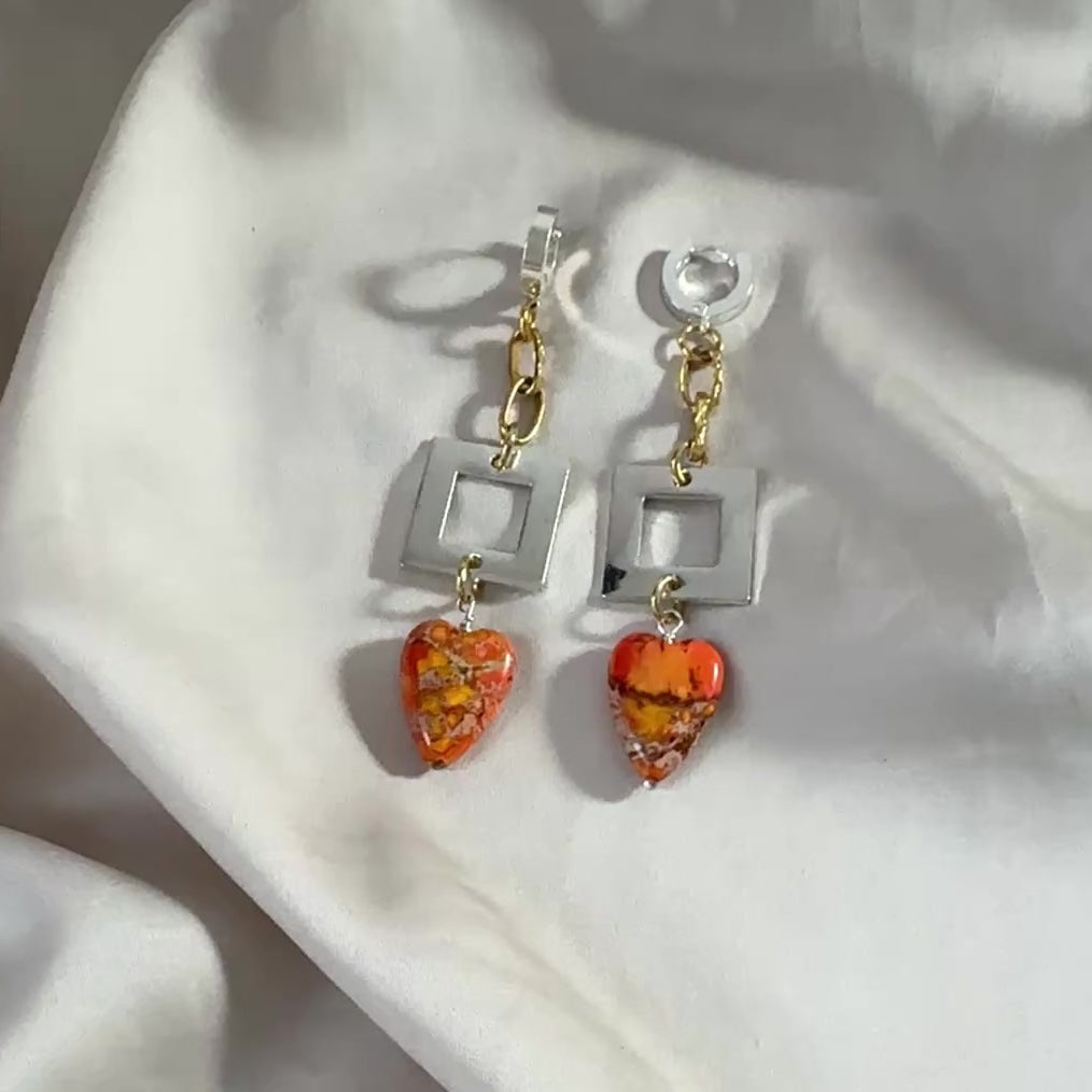 video med Heart of Orange Örhängen – Orange Imperial Jasper Hjärta & 18k Guld | Design by Brandeby