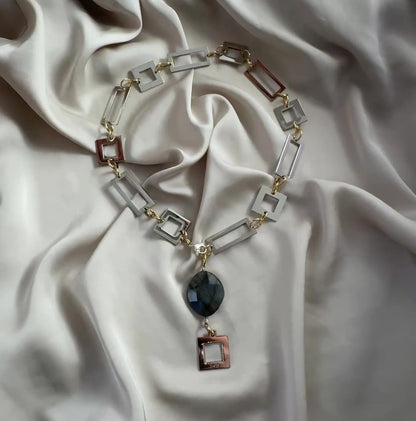 video på Halsband Sterling Silver 18K Guldpläterat - Labradorit - 80cm - Blå Grå Guld - design by brandeby