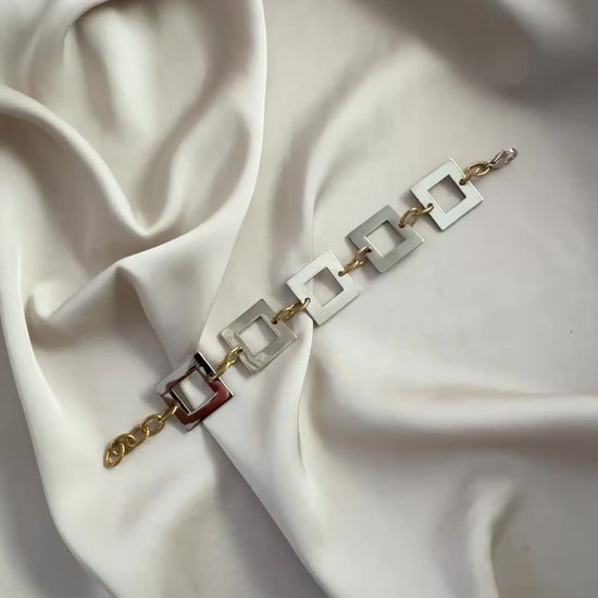 video på Armband i silver- & guldpläterat rostfritt stål 23cm – Pure Square | Design by Brandeby