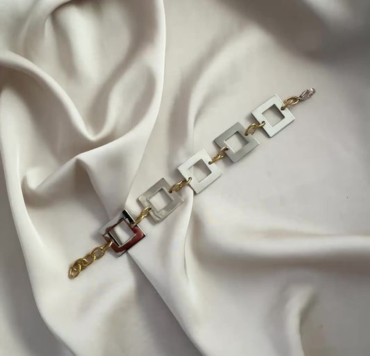 video på Armband i silver- & guldpläterat rostfritt stål 23cm – Pure Square | Design by Brandeby