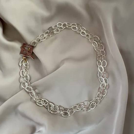 video på Halsband Silver 18K Guldpläterat - Flexibel Kedja - 48-96cm - Silver Guld - design by brandeby