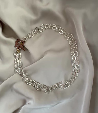 video på Halsband Silver 18K Guldpläterat - Flexibel Kedja - 48-96cm - Silver Guld - design by brandeby