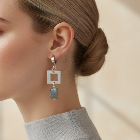 Pure Labradorit Örhängen - Modell