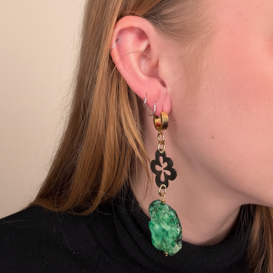 Summer Green Örhängen – lyxig bakgrund