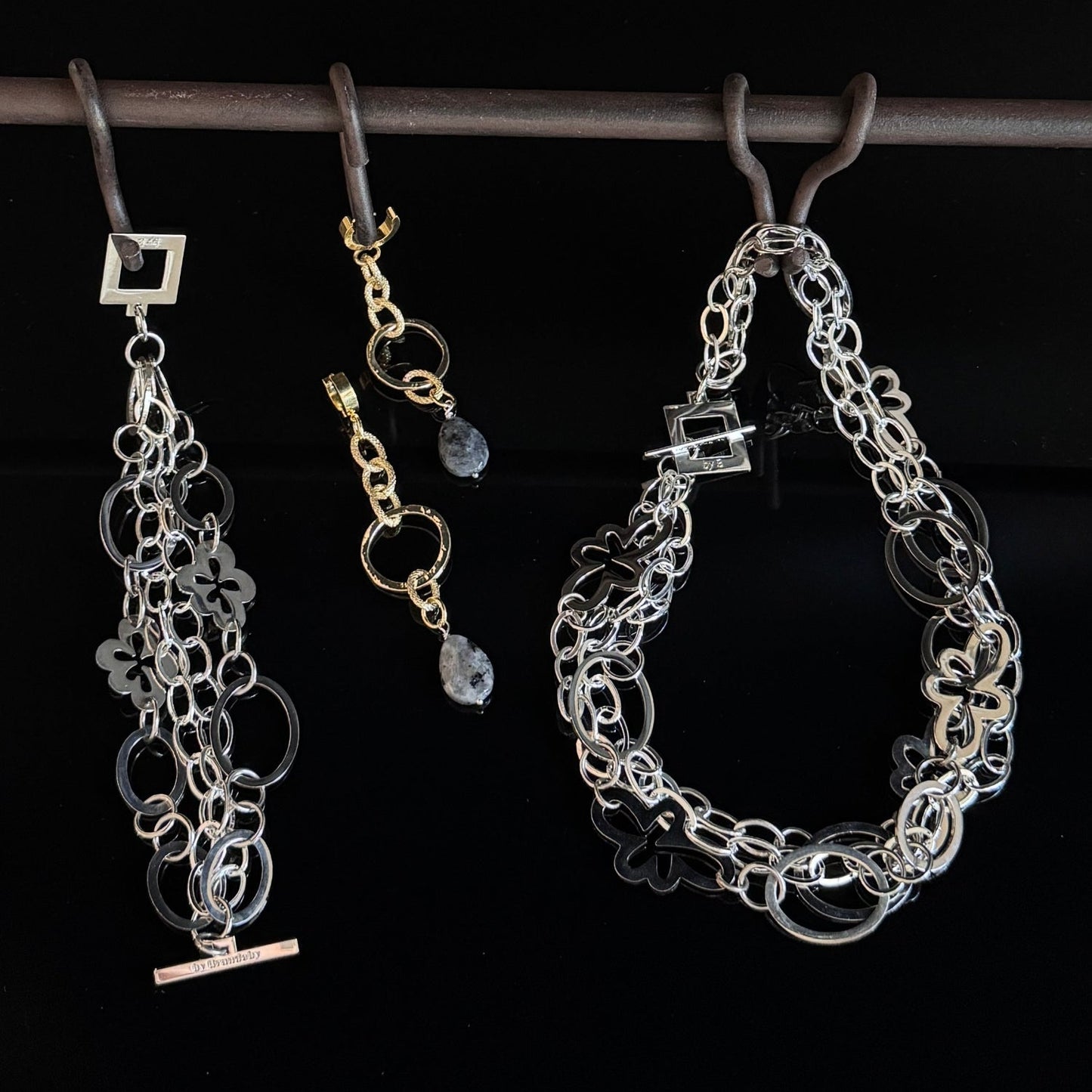 The One Silver – Elegant halsband med sterling silver-plätering i tidlös design, handgjort och unikt från Design by Brandeby"
